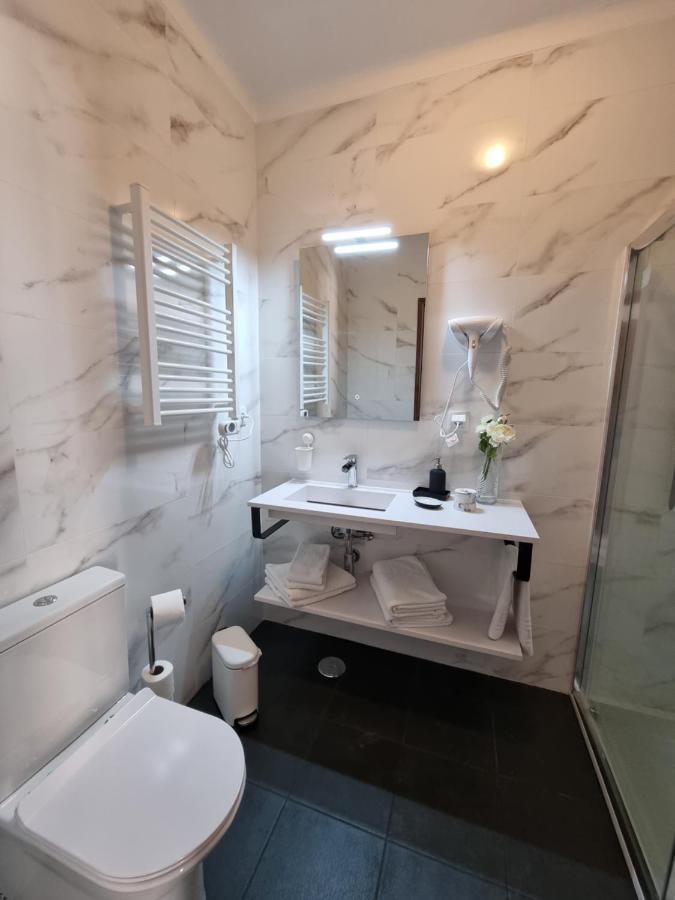 Apartmento Praia Da Dona Ana Lagos Exteriör bild