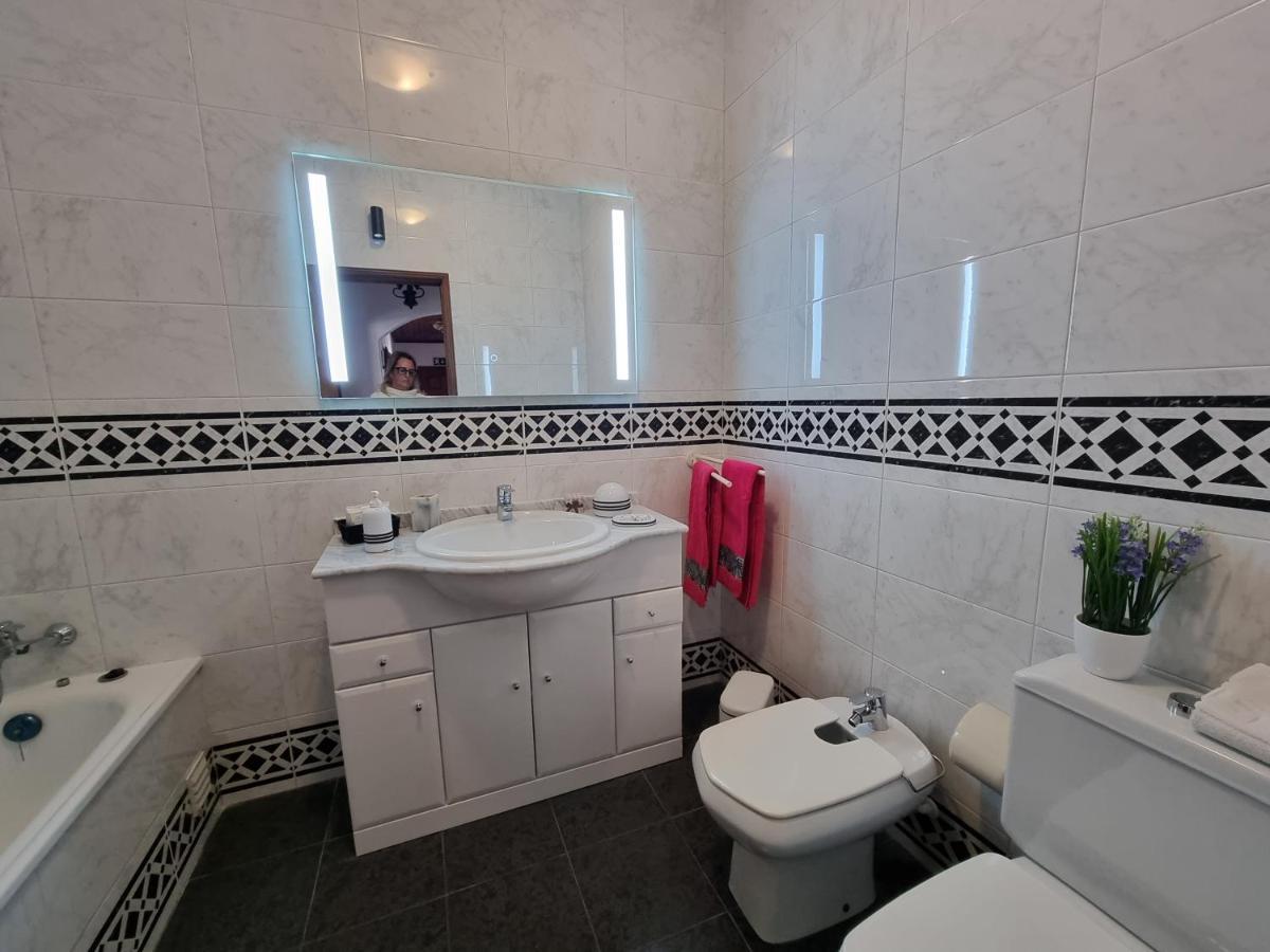 Apartmento Praia Da Dona Ana Lagos Exteriör bild